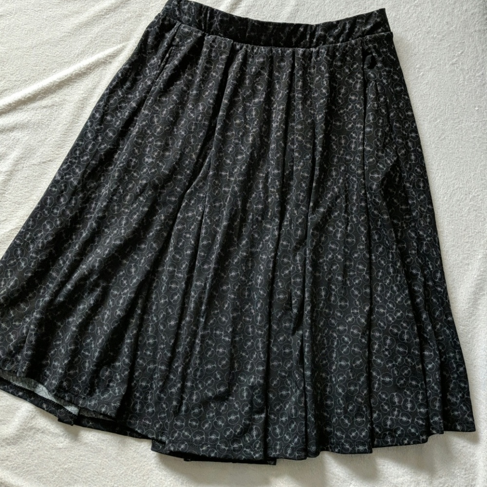 Lularoe Large Madison Black & Grey Apple Halves